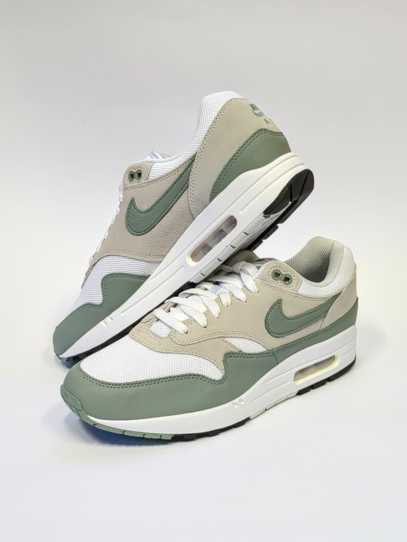 White Mica Green